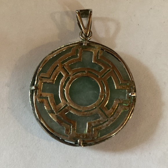 Jade and sterling silver pendant Chinese on the front blessing and service - Picture 3 of 4
